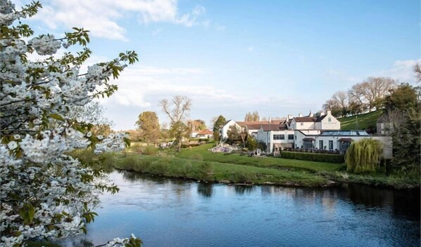 المنشأة من الخارج