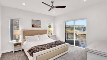5 bedrooms, desk, iron/ironing board, WiFi