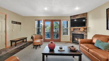 TV, fireplace, offices