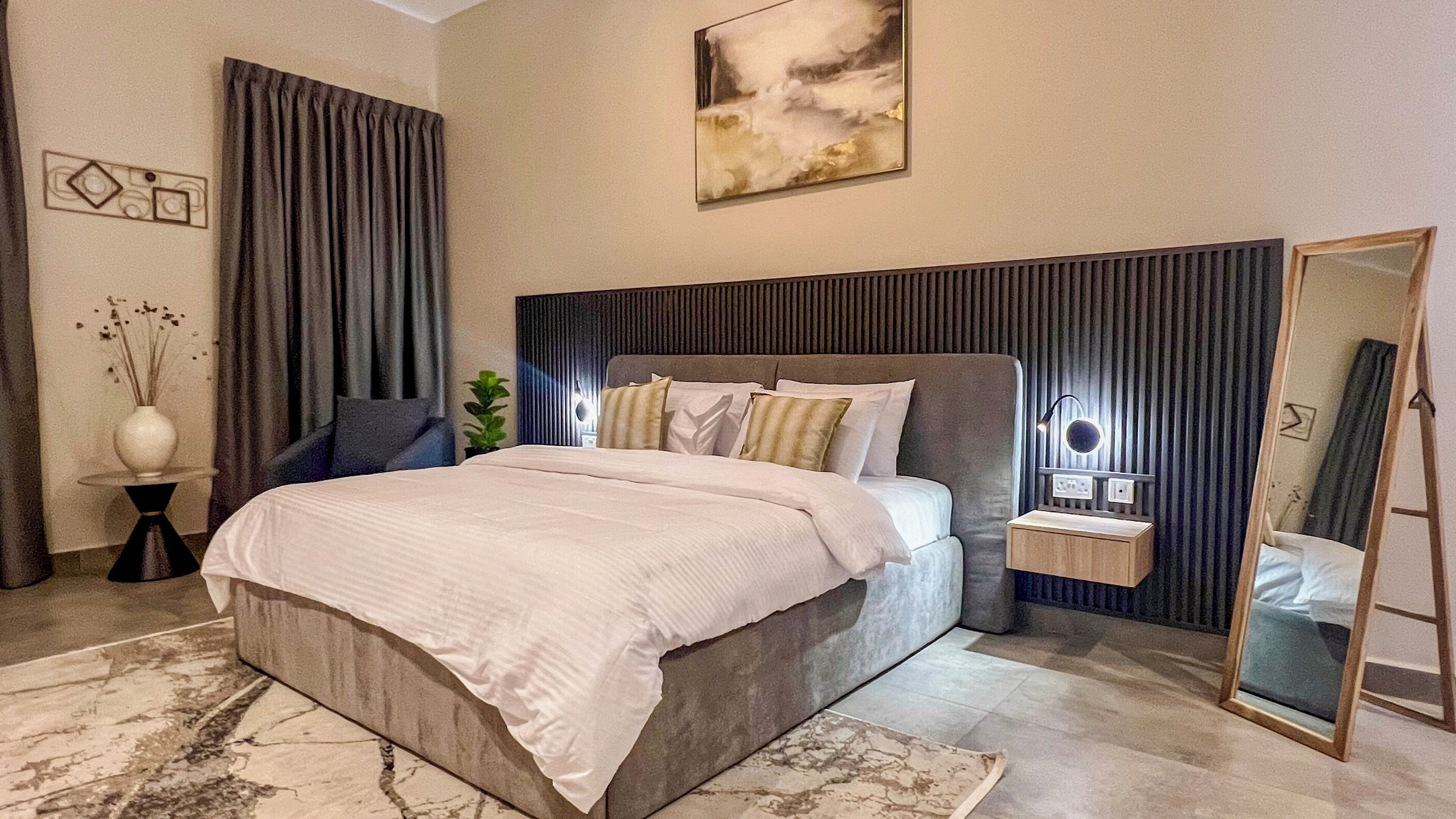 Caja de seguridad en la habitación y escritorio 