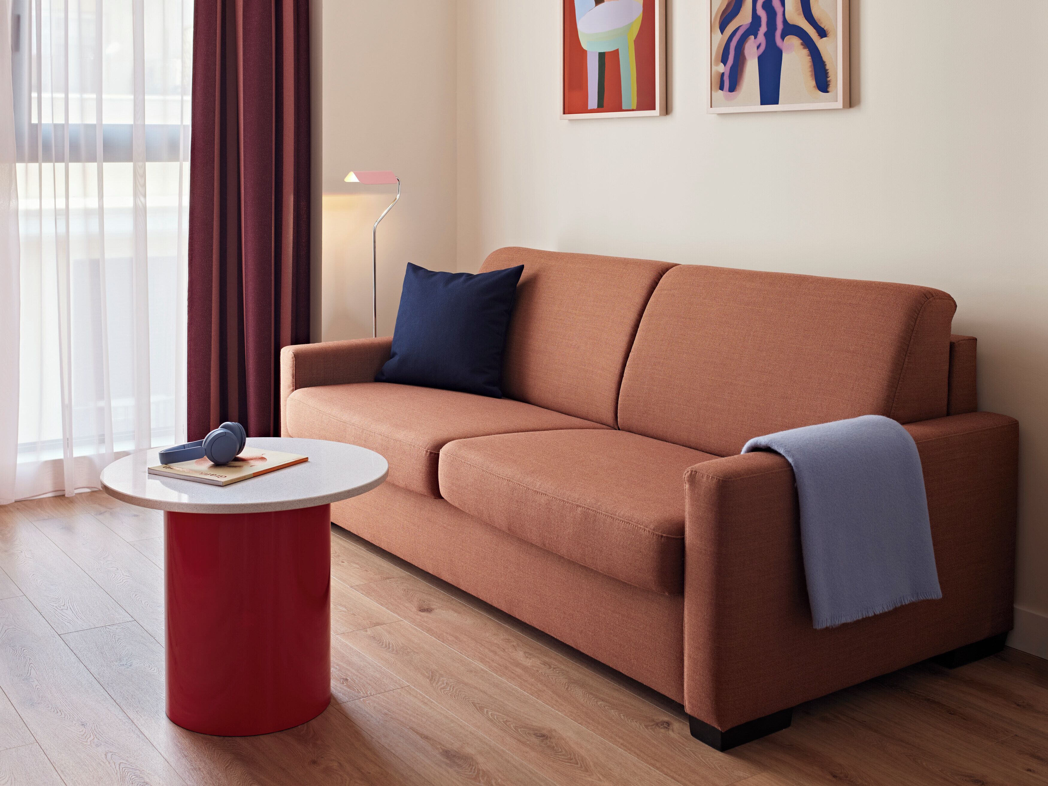 Een 43-inch smart-tv met kabelzenders en streamingdiensten