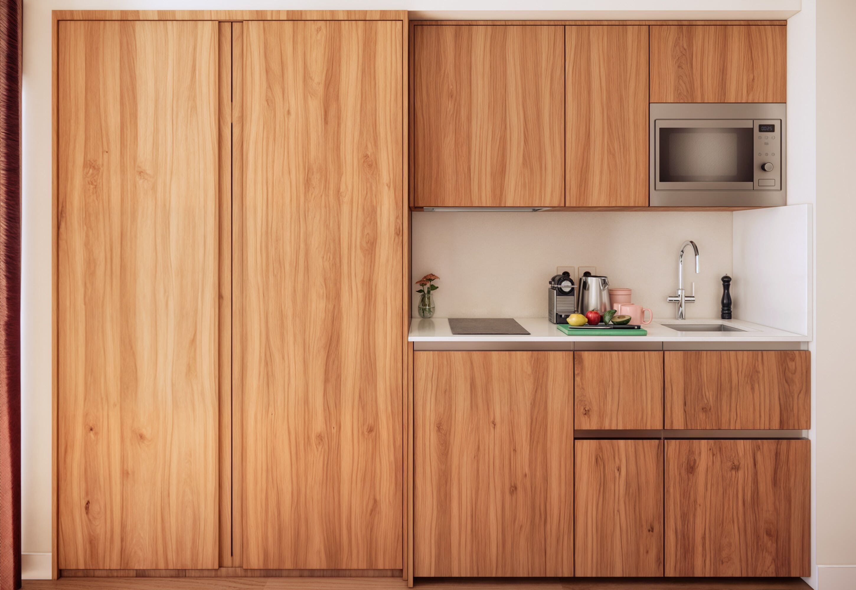 Frigorífico, microondas, placa de cocina y cafetera o tetera