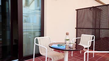 Medium Studio, Kitchenette, Terrace | Terrace/patio