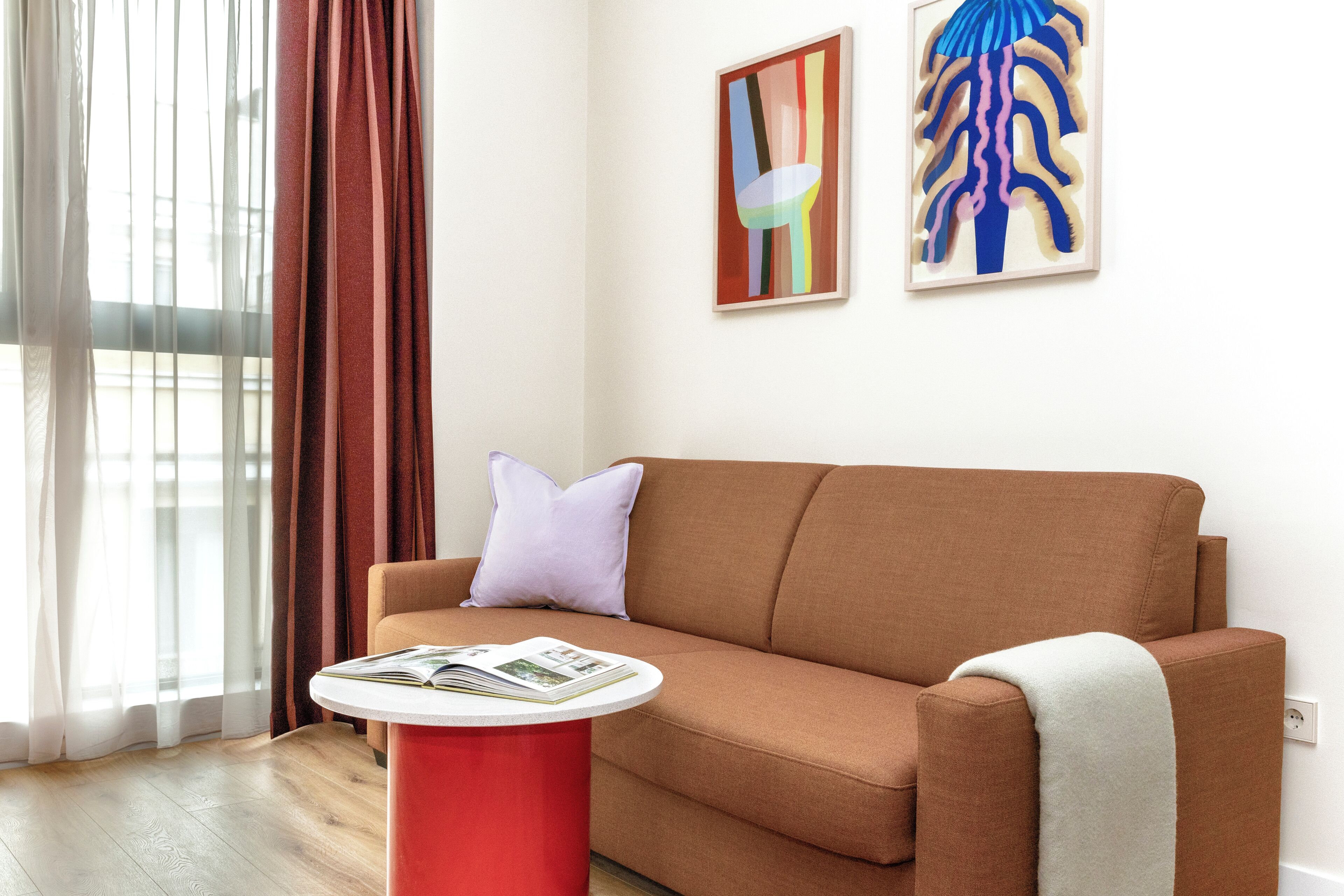 Smart TV de 43 pulgadas con canales por cable y servicios de streaming 