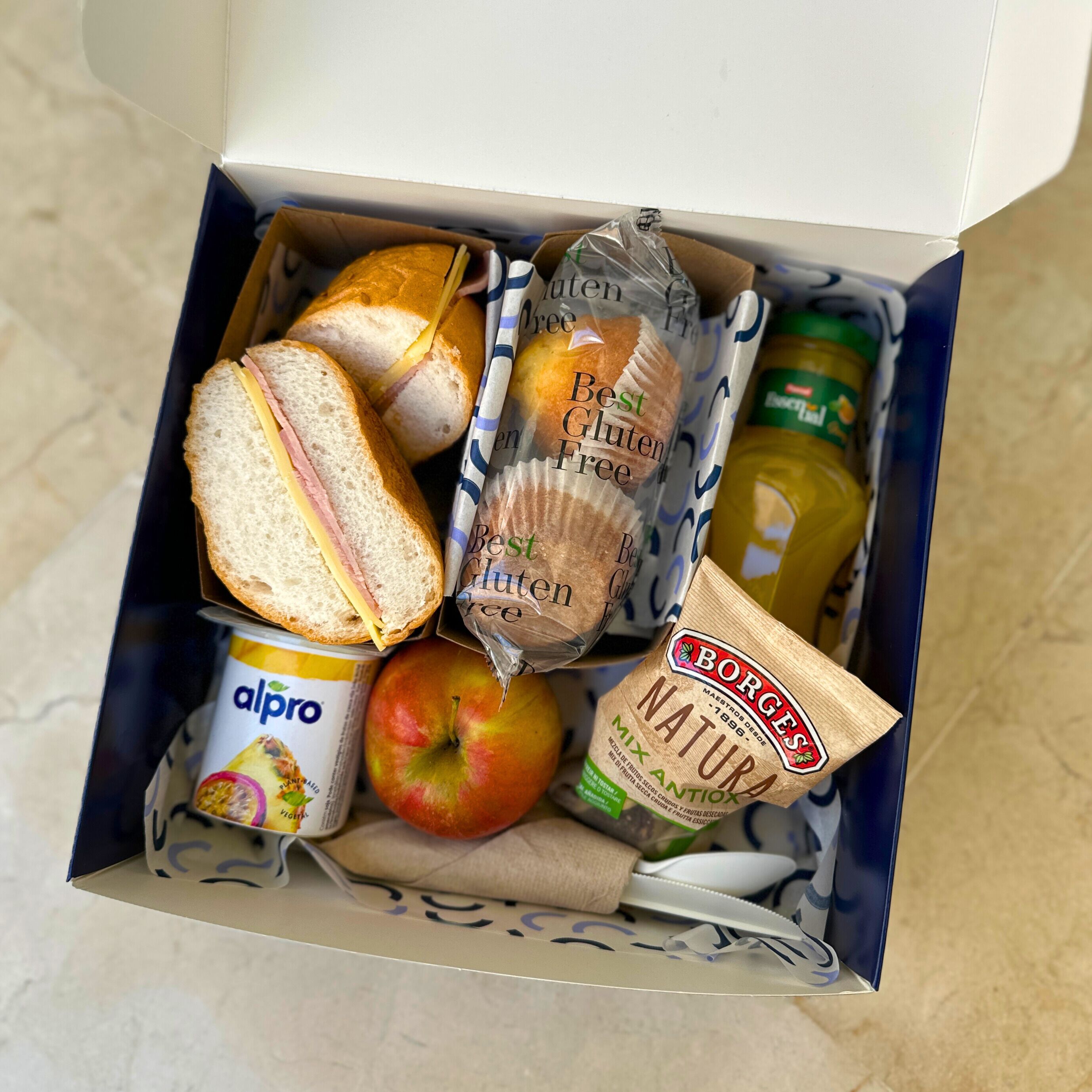 朝食 (テイクアウト)、毎日提供 (1 名様 12 EUR)