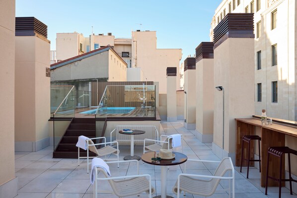 Outdoor pool, sun loungers