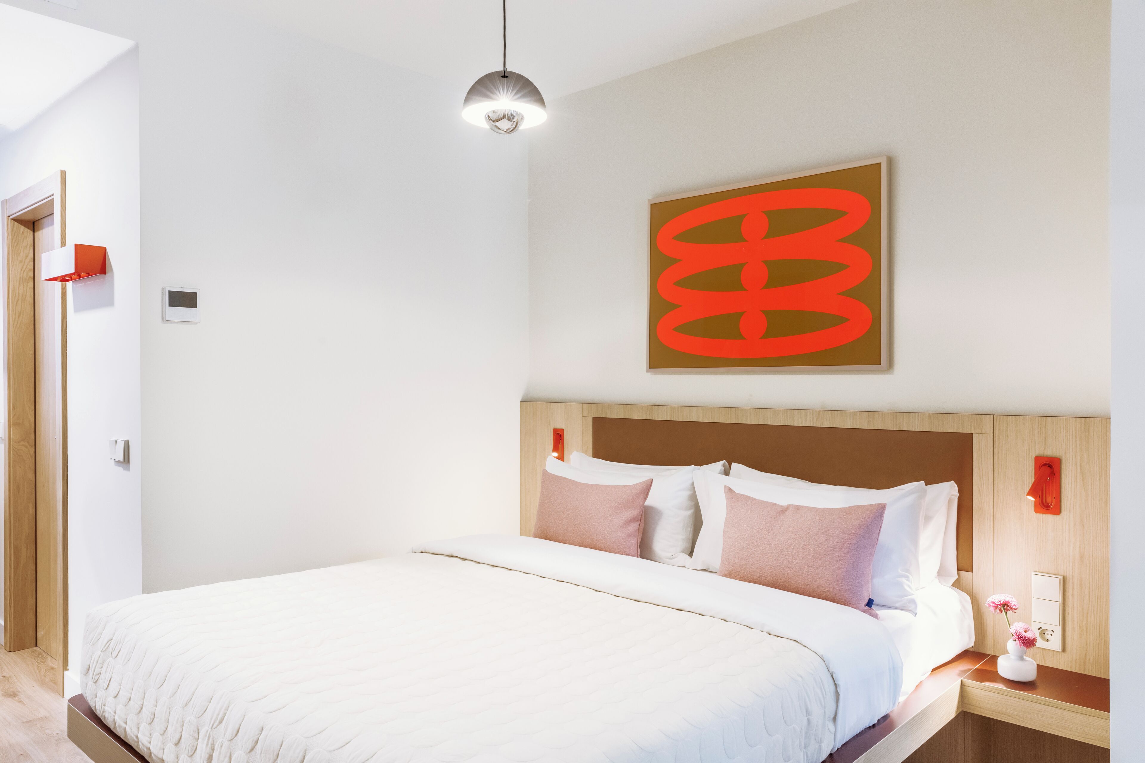 Premium bedding, in-room safe, individually decorated