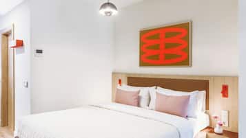 Hochwertige Bettwaren, Zimmersafe, individuell dekoriert