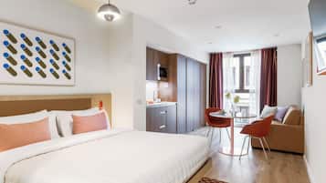 Grand-Studio, Kochnische | Hochwertige Bettwaren, Zimmersafe, individuell dekoriert