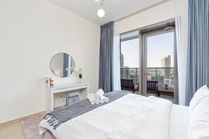 House - Glamorous 1BR at Sparkle Tower (Dubai)