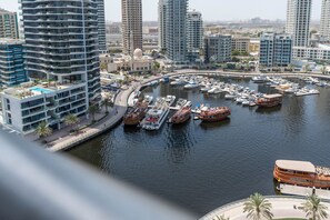 House - Glamorous 1BR at Sparkle Tower (Dubai)