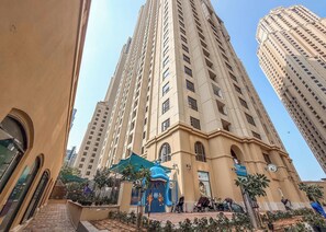 Exterior - Free housekeeping visits during your stay - StayShort - Chic Apartment in JBR Sleeps 3 with Canal View! (Jumeirah Beach Residence)