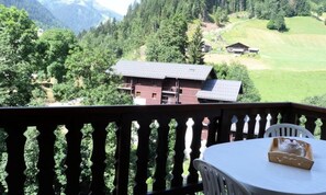 Outdoor dining - Apartment in Areches-beaufort Near Slopes (Beaufort)