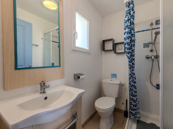 A bathroom with a sink, toilet, and shower. - Peaceful Coastal Stay With Access to Pool (Saint-Nic)