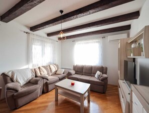 House | Living room - Country Villa With Pool and Garden (Benkovac)