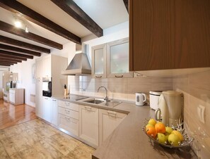 House | Private kitchen - Country Villa With Pool and Garden (Benkovac)