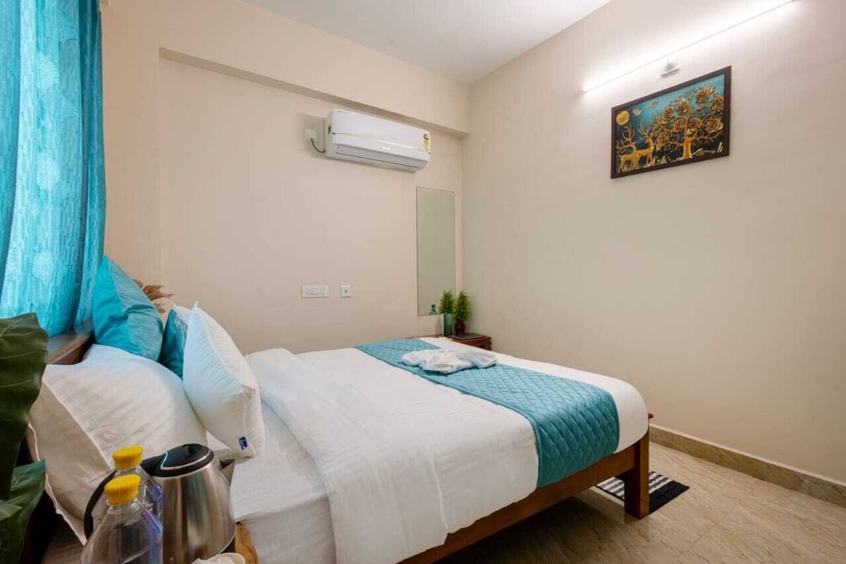 Laptop workspace, free WiFi