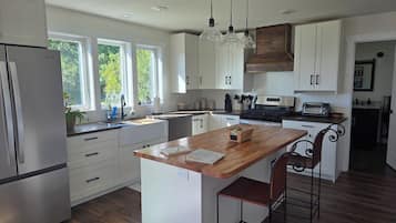 冰箱、微波炉、烤箱、炉灶