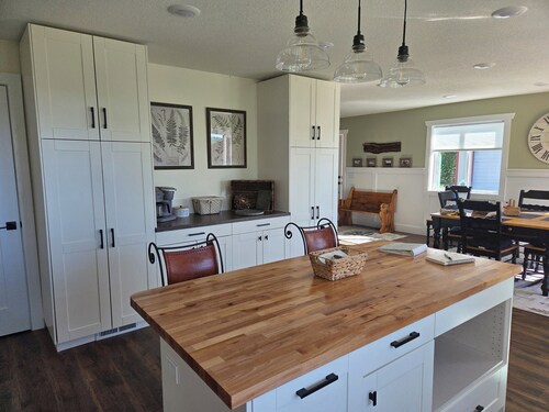 Beautiful, newly renovated 4-bedroom, 2 bath farmhouse in the Petoskey area