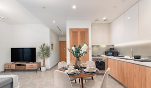 Appartement Luxe, 2 chambres, vue canal | Salle à manger