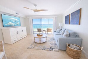 Smart TV, books - Beachfront, Gateway Villas, North End, walk to Margaritaville, Shelling, pool (Fort Myers Beach)