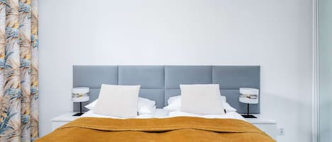 1 habitación, tabla de planchar con plancha, wifi y ropa de cama