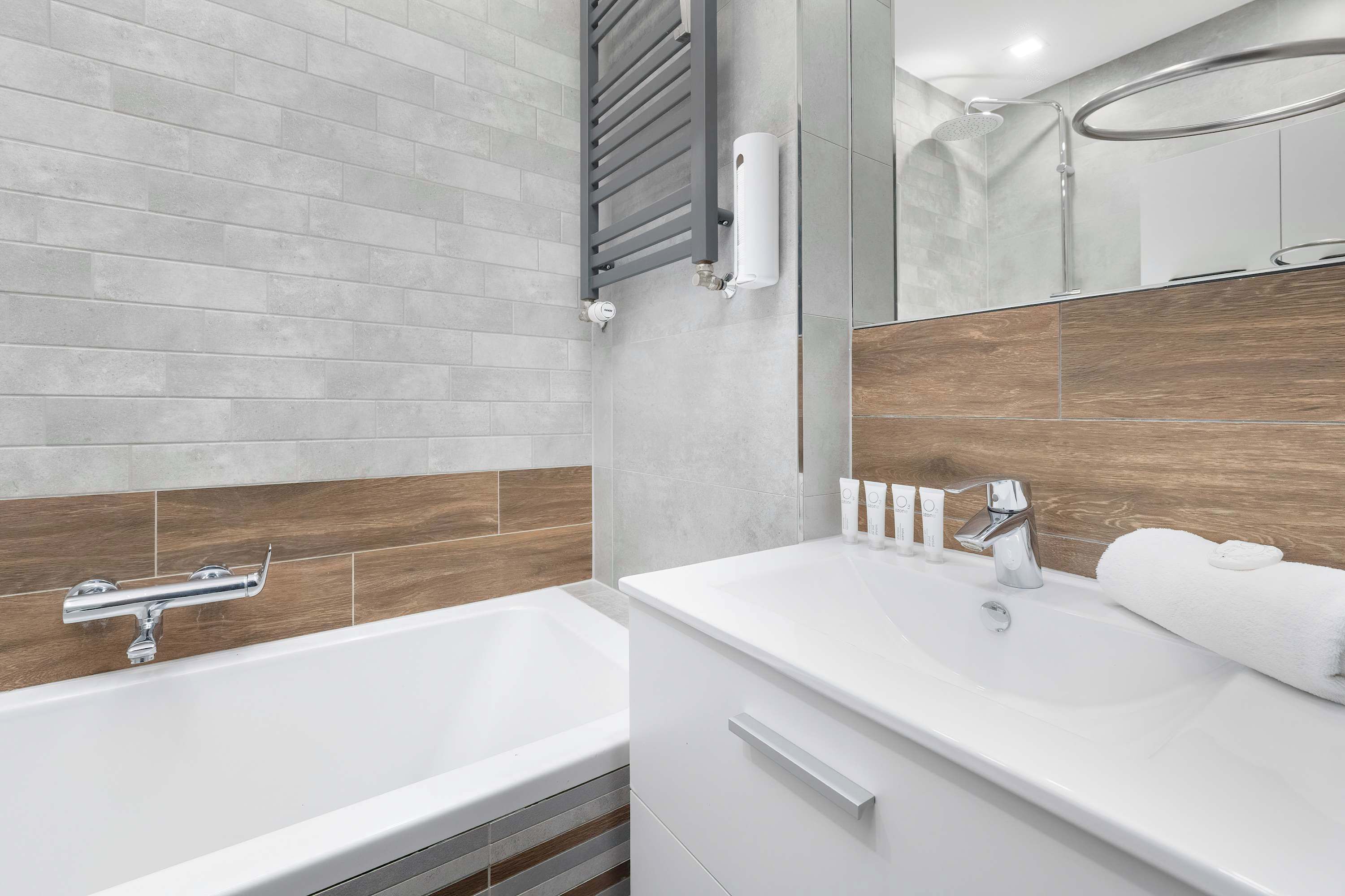 Shower, hair dryer, towels, shampoo