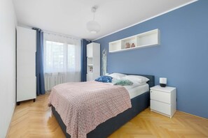 2 bedrooms, iron/ironing board, travel cot, WiFi