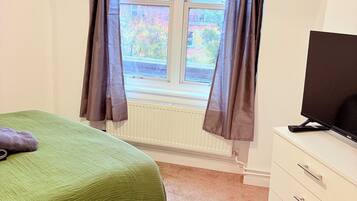 Iron/ironing board, internet, bed sheets