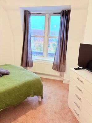 Iron/ironing board, Internet, bed sheets