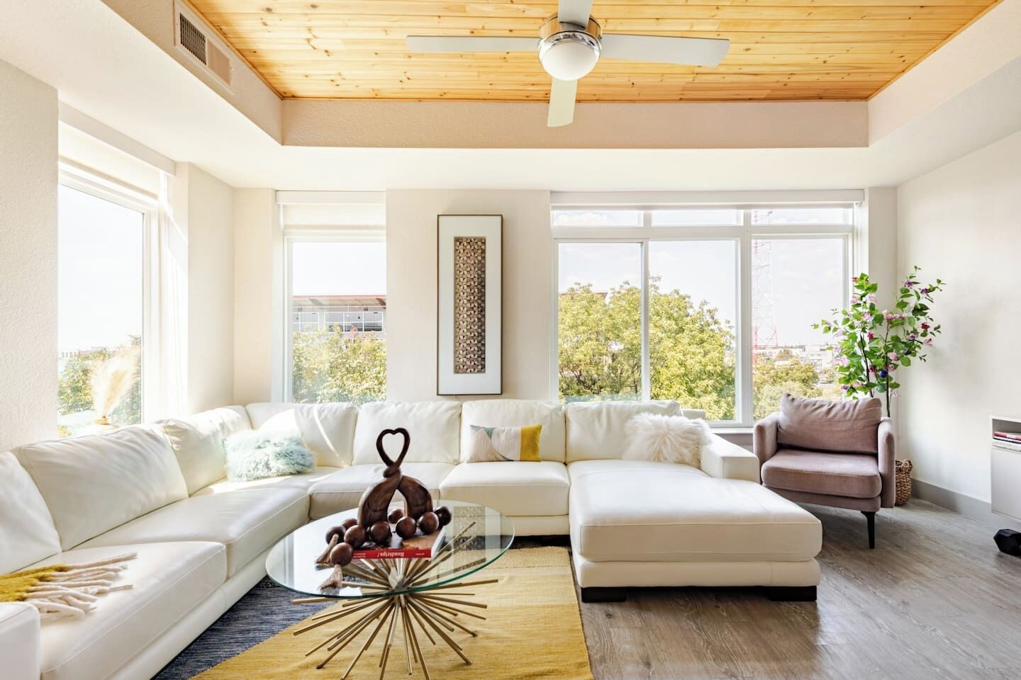 TV, fireplace, DVD player, books