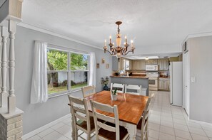 Casa, 4 habitaciones | Restaurantes