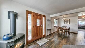 Maison, 4 chambres | Intérieur