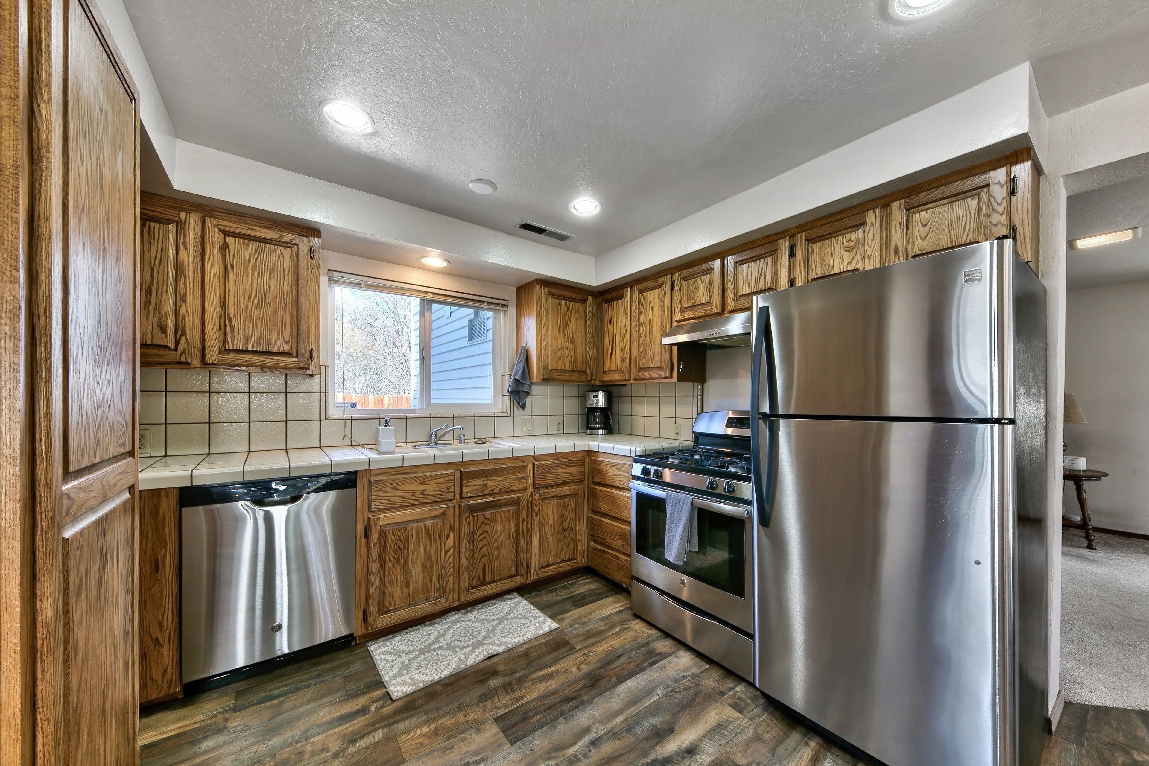 House, 4 Bedrooms | Private kitchen | Fridge, oven, coffee/tea maker