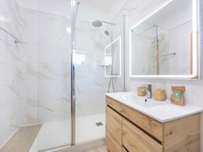 Shower, hair dryer, towels - Oasis do Mar - 1 bedroom apartment in Lagos (Lagos)