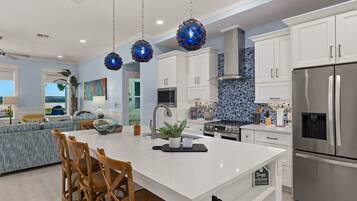 House, 3 Bedrooms | Private kitchen | Fridge, oven, coffee/tea maker, toaster