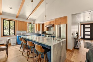 House, 5 Bedrooms | Private kitchen | Fridge, oven, coffee/tea maker - 34 - The Maple Crest 5 Bedroom Home (Big Bear Lake)