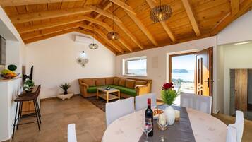 House | Dining