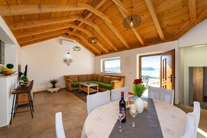 Dining - Holiday Home in Rtina for 4 Guests (Razanac)