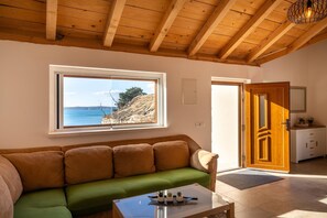 Living room - Holiday Home in Rtina for 4 Guests (Razanac)