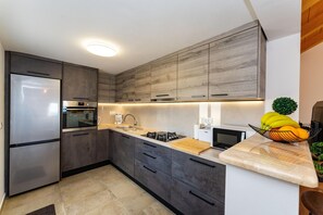 Private kitchen - Holiday Home in Rtina for 4 Guests (Razanac)