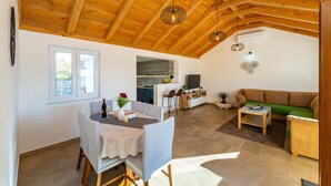House | Dining - Holiday Home in Rtina for 4 Guests (Razanac)