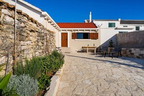 Exterior - Holiday Home in Rtina for 4 Guests (Razanac)