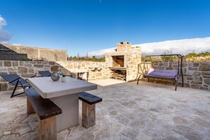 Balcony - Holiday Home in Rtina for 4 Guests (Razanac)