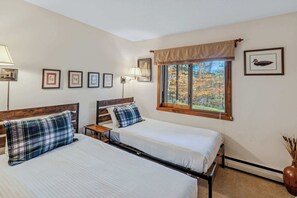 2 室のベッドルーム、アイロン / アイロン台、WiFi、ベッドシーツ