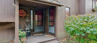 Cozy Quechee Retreat/Walk to Village | Mill Run 4A