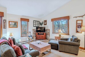 テレビ、書斎 / ワークスペース