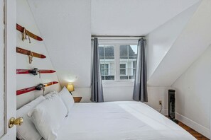3 bedrooms, desk, iron/ironing board, WiFi