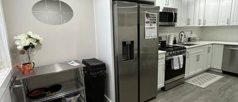 電子レンジ、オーブン、コンロ、食器洗い機