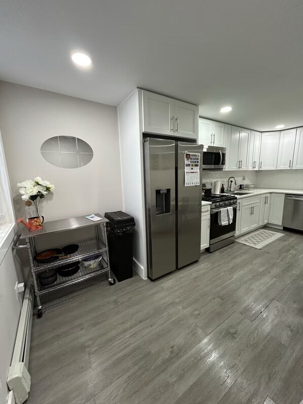 Microondas, horno, parrilla de estufa y lavavajillas 